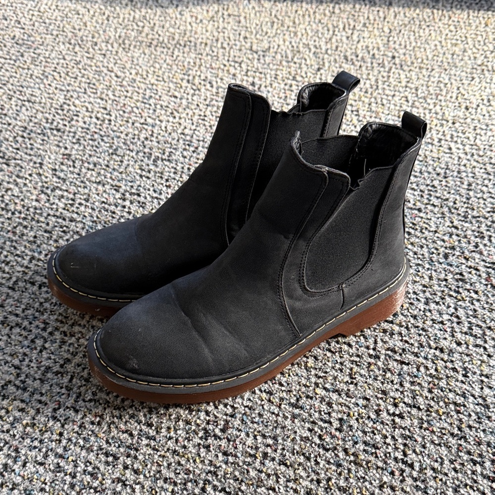 Black Chelsea Boots - Classic Slip-On Ankle Boot